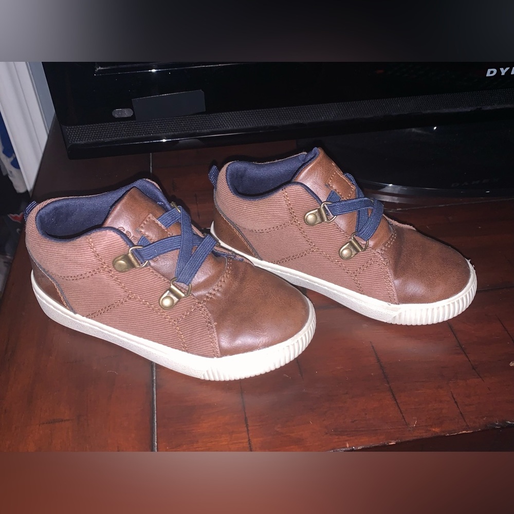 Little kids Carters shoes sz10